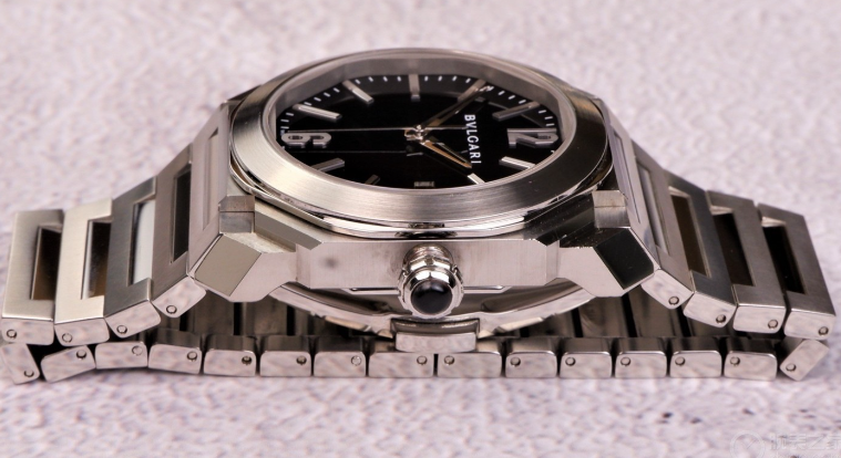 豪華品牌寶格麗也擁有一條主打運動風格的產品線：OCTO